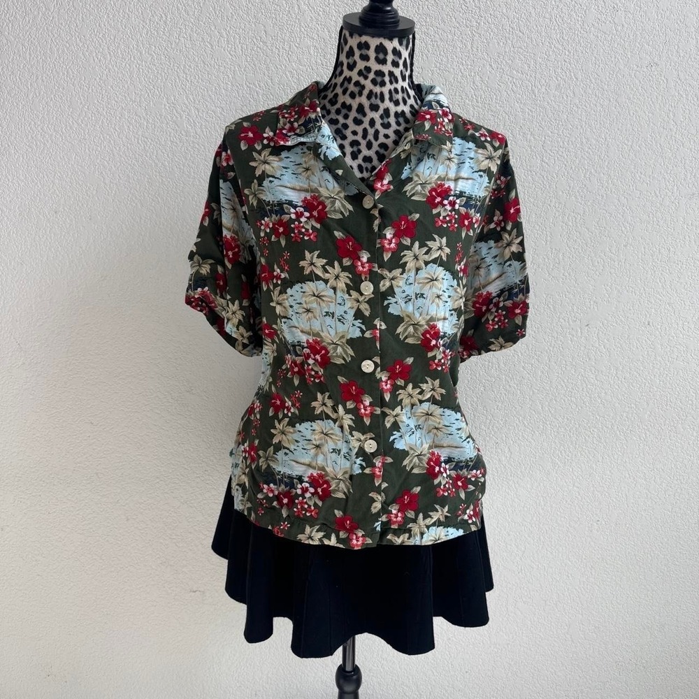 Basic Editions Vintage floral green button up blouse